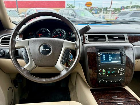 Used 2010 GMC Yukon XL Denali AWD/4WD image 18