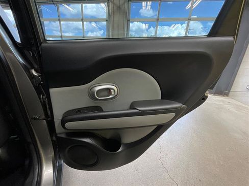 Used 2016 Kia Soul FWD image 22
