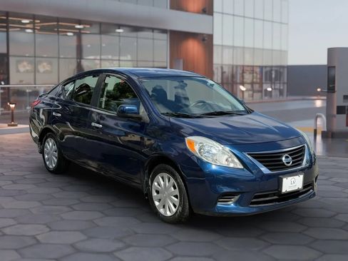 Used 2012 Nissan Versa SV FWD image 8