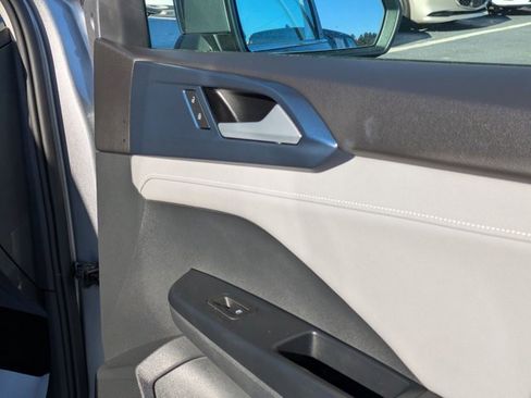 Used 2024 Volkswagen Taos SE image 28