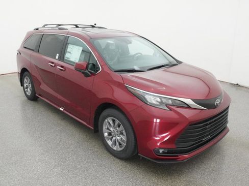 New 2026 Toyota Sienna XLE image 29