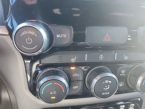 Used 2022 RAM 1500 Big Horn AWD/4WD image 4