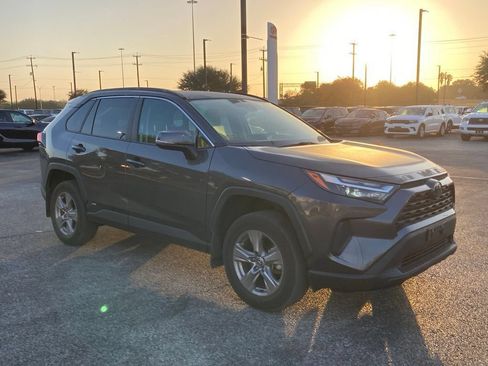 Certified 2022 Toyota RAV4 XLE w/ Convenience Package AWD/4WD image 3