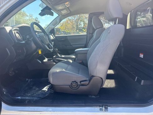 Used 2022 Toyota Tacoma SR image 16