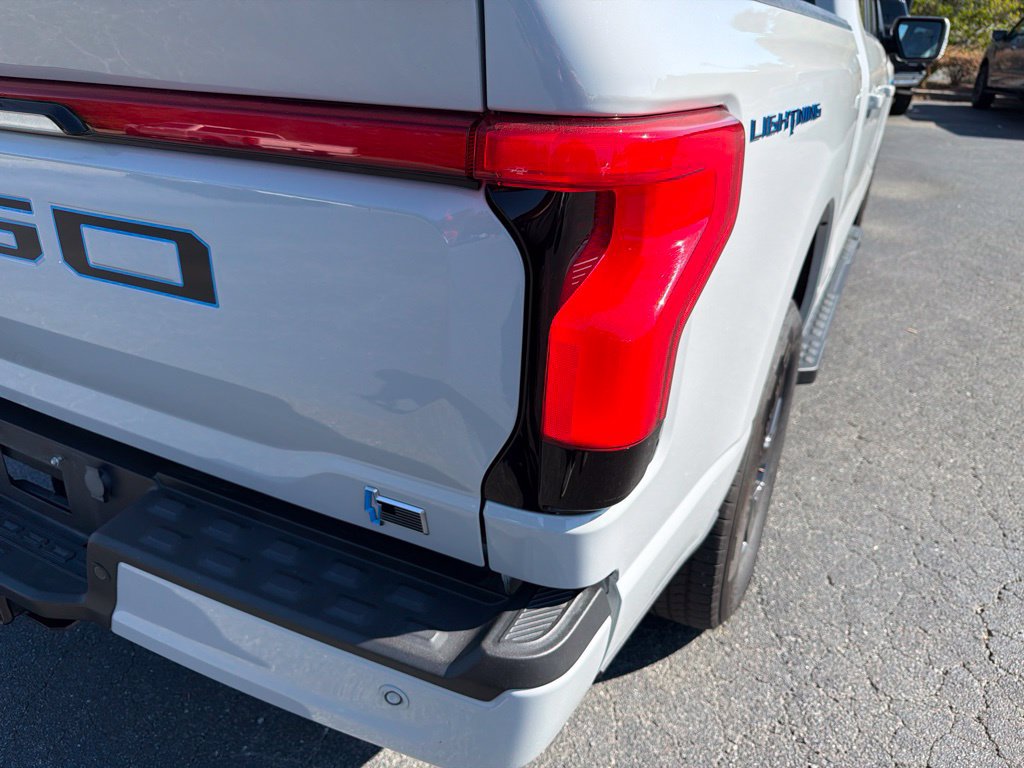 Used 2024 Ford F150 Lightning Lariat AWD/4WD image 32