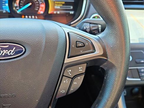 Used 2020 Ford Fusion SE image 15