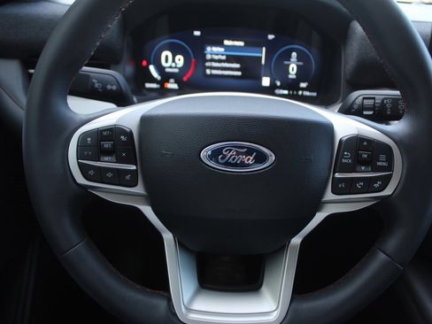 Used 2025 Ford Explorer Active w/ Active Comfort Package image 28