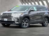 Used 2018 Toyota Highlander LE image 2