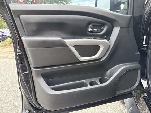 Used 2021 Nissan Titan SV w/ SV Convenience Package RWD image 23