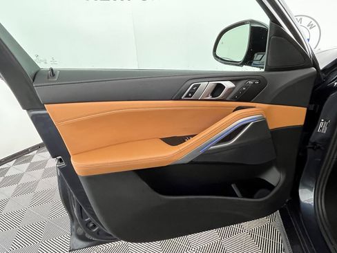 Used 2022 BMW X6 xDrive40i w/ M Sport Package image 28