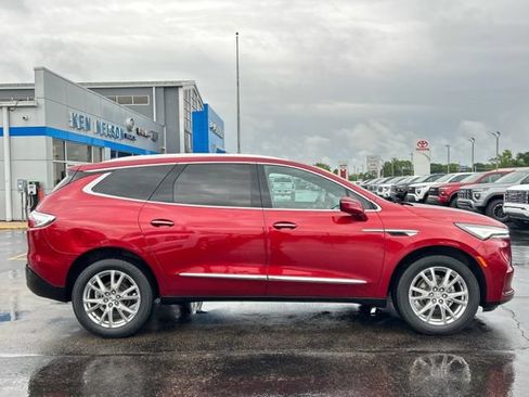 Used 2023 Buick Enclave Essence w/ Experience Buick Package FWD image 14