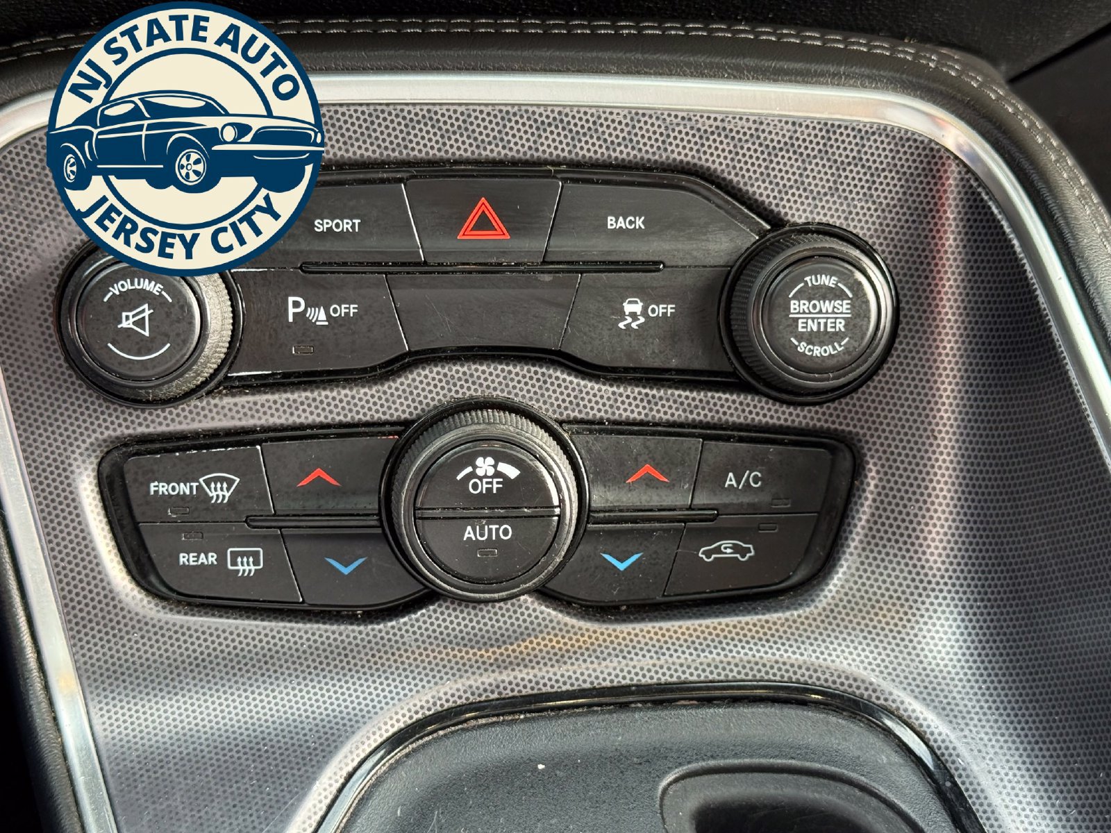 Used 2015 Dodge Challenger SXT Plus RWD image 33
