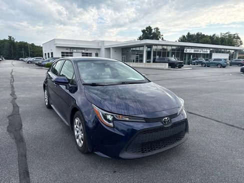 Used 2021 Toyota Corolla LE FWD image 1