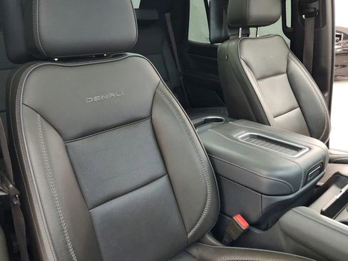Used 2021 GMC Yukon Denali w/ Denali Ultimate Package image 30