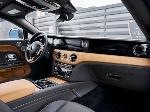 Used 2025 Rolls-Royce Spectre w/ Spectre Launch Package image 37