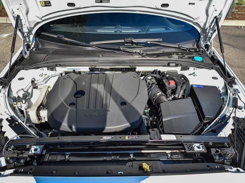 Used 2023 Volvo V60 B5 Cross Country Ultimate w/ Climate Package image 28