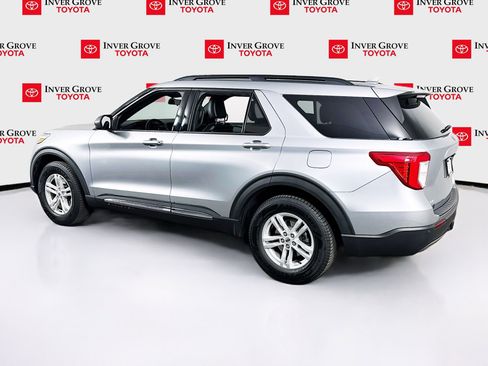 Used 2020 Ford Explorer XLT w/ Equipment Group 202A AWD/4WD image 7