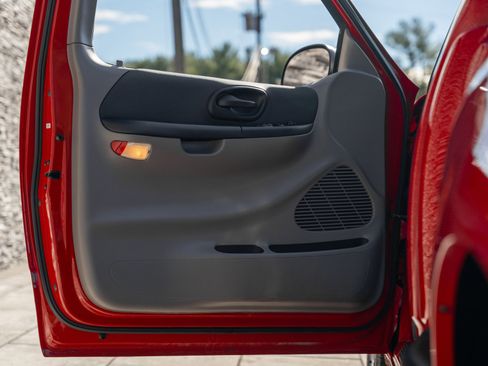 Used 2002 Ford F150 Lightning image 24