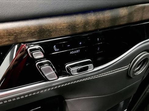Used 2023 Jeep Grand Wagoneer Series II AWD/4WD image 39