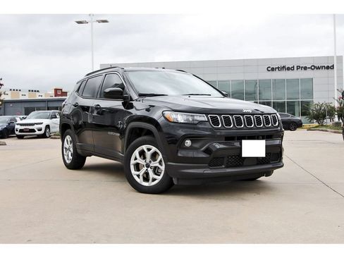 Used 2025 Jeep Compass Latitude AWD/4WD image 1