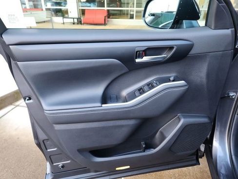 Used 2025 Toyota Highlander XSE image 14