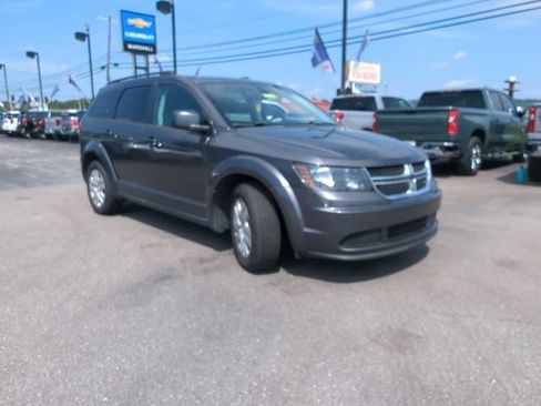 Used 2018 Dodge Journey SE w/ Connectivity Group FWD image 5