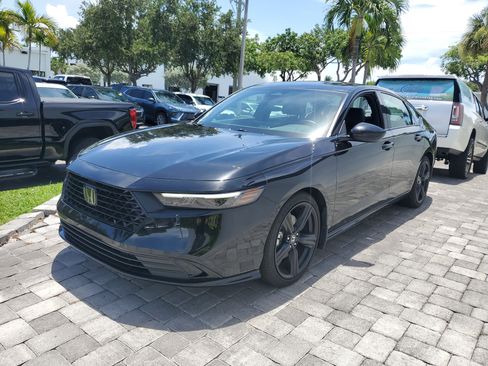 Used 2025 Honda Accord Sport image 3