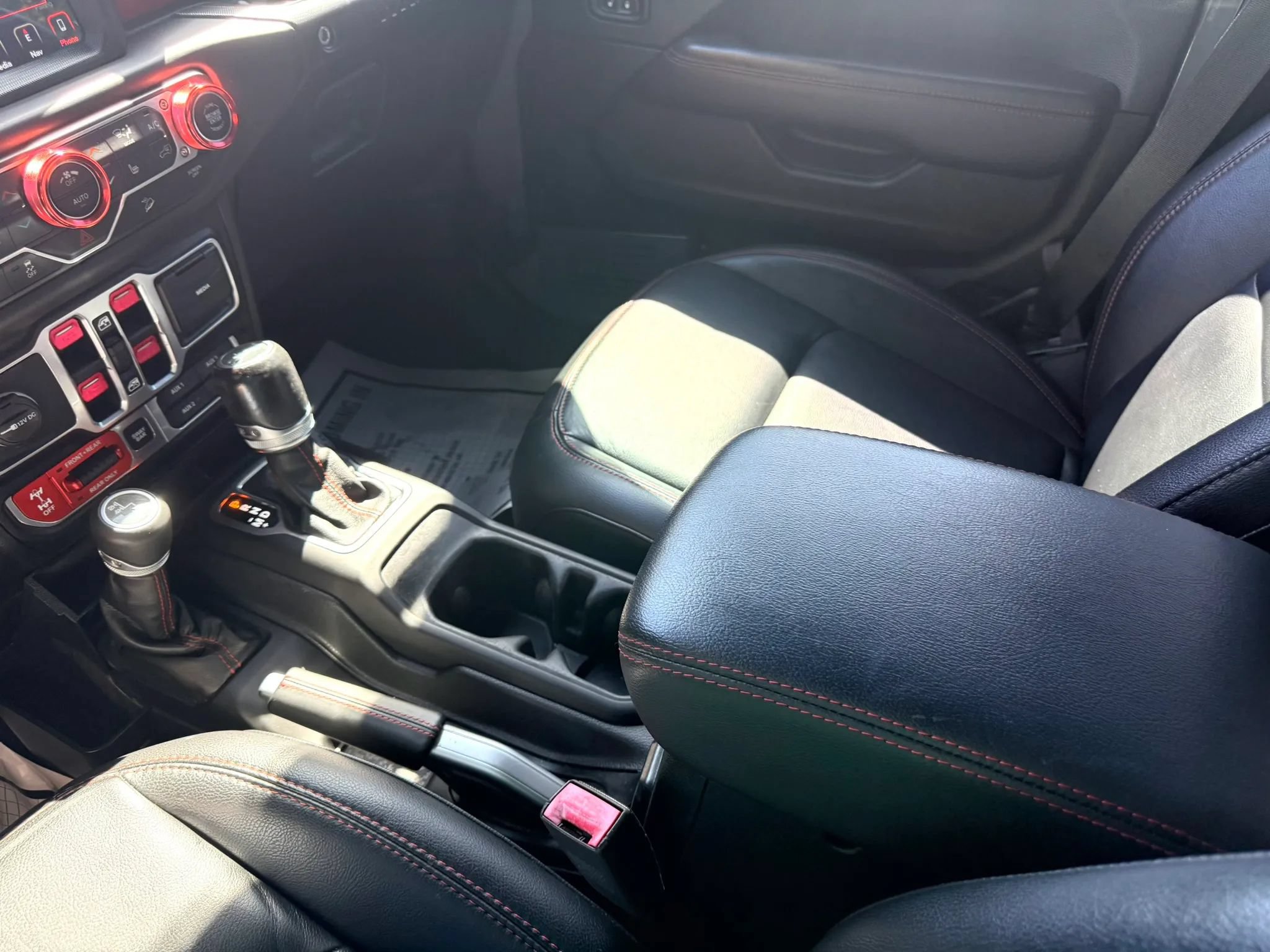 Used 2018 Jeep Wrangler Unlimited Rubicon AWD/4WD image 20