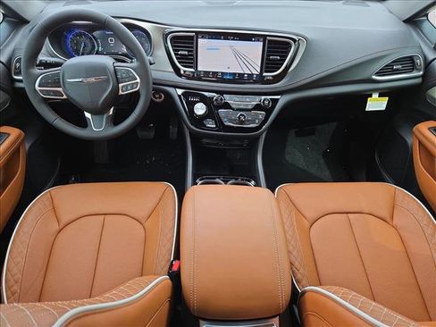 New 2026 Chrysler Pacifica Pinnacle image 15