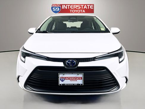 Certified 2025 Toyota Corolla LE image 2