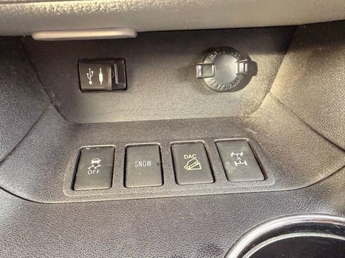 Used 2014 Toyota Highlander XLE image 22