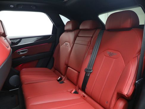 Used 2022 Bentley Bentayga AWD/4WD image 24