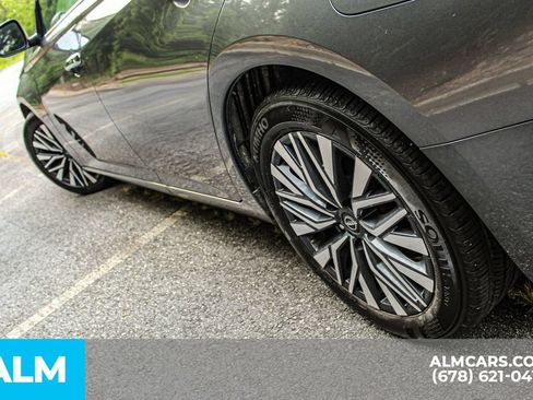 Used 2025 Nissan Altima 2.5 SV FWD image 15