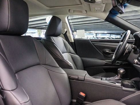 Used 2025 Lexus ES 350 w/ Accessory Package (Z2) FWD image 17