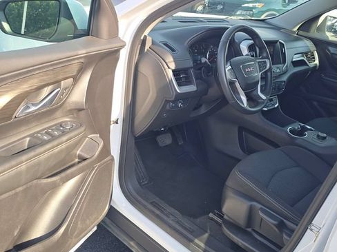Used 2024 GMC Terrain SLE FWD image 9