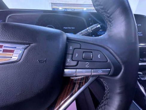 Used 2024 Cadillac Escalade Premium Luxury image 21