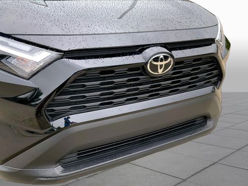 Used 2025 Toyota RAV4 XLE Premium FWD image 32