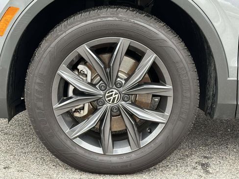 Used 2023 Volkswagen Tiguan SE image 9