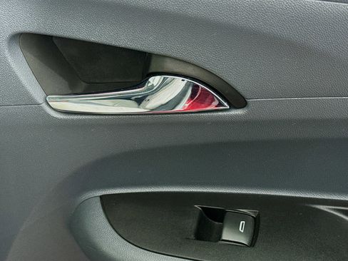 Used 2020 Chevrolet Bolt LT image 30