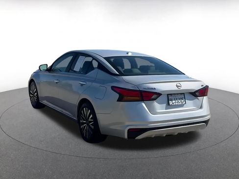 Used 2024 Nissan Altima 2.5 SV image 11