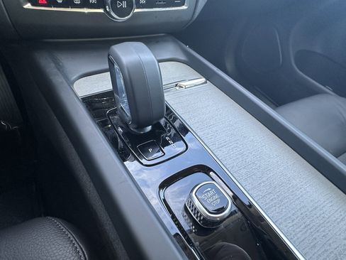 Used 2025 Volvo XC60 B5 Plus image 26