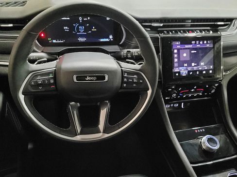 Used 2023 Jeep Grand Cherokee Laredo w/ Luxury Tech Group I image 22