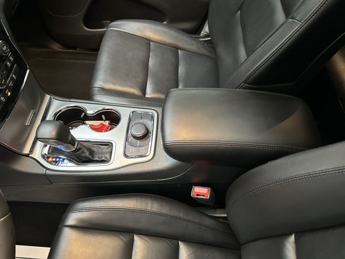Used 2020 Jeep Grand Cherokee Limited w/ Premium Lighting Group AWD/4WD image 39