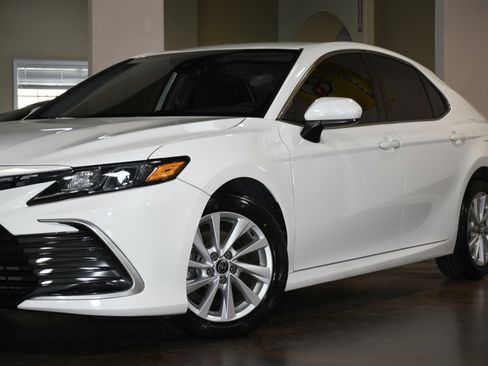 Used 2021 Toyota Camry LE image 54