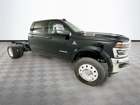 New 2026 RAM 4500 4x4 Crew Cab DRW image 3