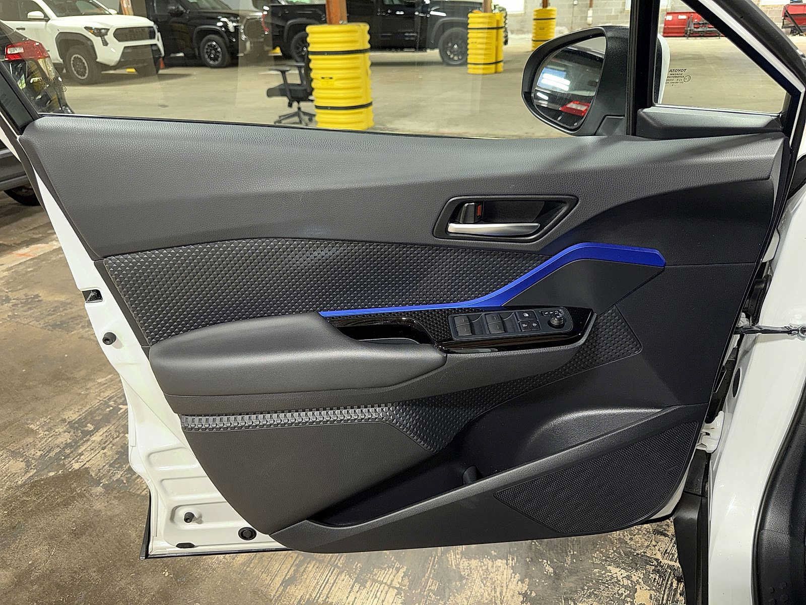 Used 2022 Toyota C-HR XLE FWD image 27