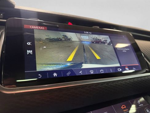 Used 2019 Land Rover Range Rover Velar S AWD/4WD image 31