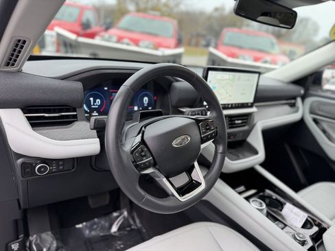 Certified 2025 Ford Explorer Platinum w/ Ultimate Package image 17