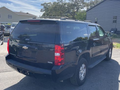Used 2010 Chevrolet Suburban LT image 13