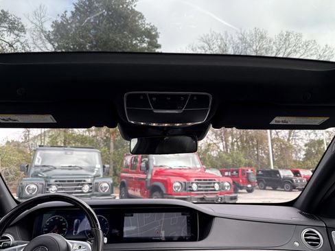 Used 2019 Mercedes-Benz S 560 Sedan image 31